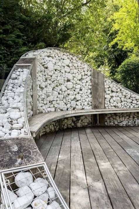 Creative Gabion Outdoor Decoration Ideas That Will Amaze You - Engineering Discoveries Gabion Wall Garden, Stone Wall Garden, Gabion Bench, Stone Garden Wall, Gabion Wall Design, Gabion Walls, Gabion Stone, Gabion Retaining Wall, Stone Walls Garden