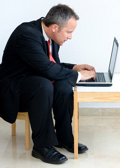 Computer work and poor posture can lead to shoulder pain. Improve your posture and developing strong shoulders will help with the pain. Reverse Fly Exercise, Fly Exercise, Reverse Fly, Computer Work, Bad Posture, Strong Shoulders, Poor Posture, Good Posture, Shoulder Pain