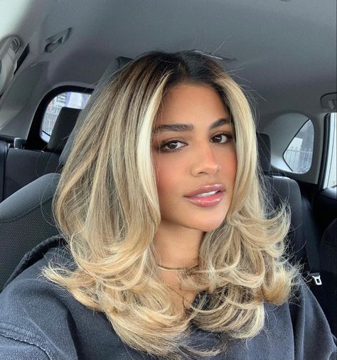 Blonde Hair With Layers Medium, Long Blended Layers Face Framing Curtain Bangs, Bouncy Hair Blowout, Honey Blonde Medium Length Hair, Brown Hair To Blonde, Blonde Highlights Blowout, Blonde For Olive Skin Tone, Short Layered Blonde Hair, Highlights Brown Hair Blowout