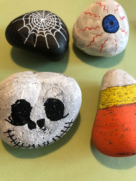 Halloween themed painted rocks for kids Rock Painting For Kids, Halloween Crafts And Activities, Halloween Rock Painting Ideas, Halloween Rock Painting, Halloween Experiments, Halloween Painted Rocks, Activities For Kids At Home, Painted Rocks Ideas, Halloween Science