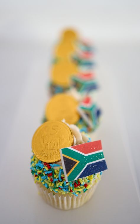 Heratige Day South Africa, Heritage Day South Africa Food, Heritage Day Decor South Africa, Happy Heritage Day South Africa, Rugby Cupcakes, South Africa Party, Happy Heritage Day, Heritage Day South Africa, Africa Cake