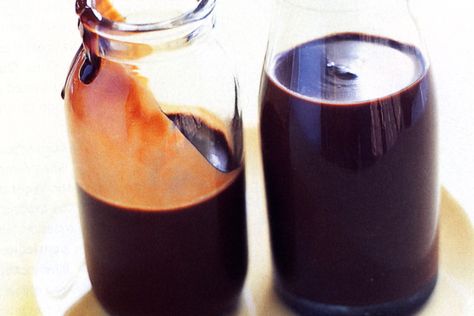 A+splash+of+Frangelico+makes+this+chocolate+sauce+sinfully+delicious. Chocolate Sauce Recipe, Chocolate Sauce Recipes, Christmas Menu, Italian Cooking, Sweet Sauce, Chocolate Sauce, Homemade Sauce, Sauce Recipe, Liqueur