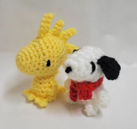 Snoopy and Woodstock Plushies - amigurumi crochet peanuts dog yellow bird beagle charlie brown plush Crochet toys patterns free amigurumi #crochettoyspatternsfreeamigurumi #crochet #crochettoy #crochetpattern #crochetpatterns 1.763 Crochet Snoopy, Toys Quotes, Crochet Charms, Crochet Turtle Pattern, Plush Crochet, Crochet Cat Pattern, Crochet Birds, Crochet Turtle, Turtle Pattern