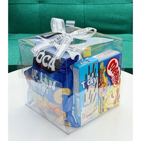 Snacks Gift Basket Ideas, Chocolate Cake Designs, Snack Gift, Simple Birthday Cake, Gift Inspo, Gift Basket Ideas, Support Pillows, Basket Ideas, Treat Boxes