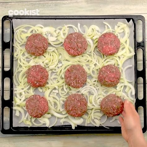 Baked Hamburger Patties, Oven Hamburgers, Oven Baked Burgers, Oven Burgers, Hamburger Toppings, Baked Hamburgers, Baked Burgers, How To Cook Hamburgers, Cat Games