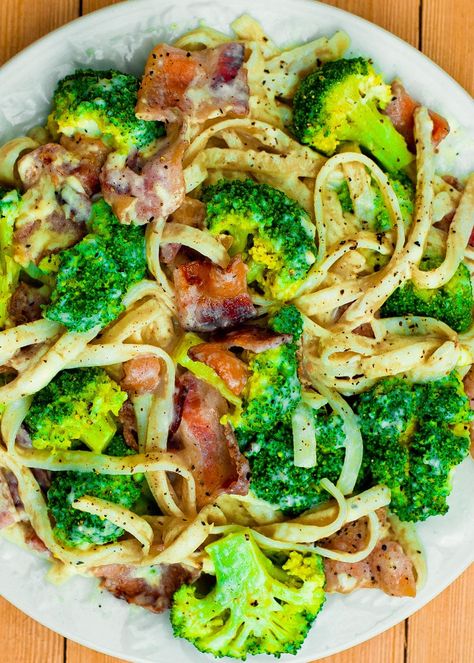 Bacon And Broccoli Pasta, Chicken Bacon Broccoli Pasta, Broccoli Pasta Recipes, Bacon Broccoli Pasta, Chicken Bacon Broccoli, Alfredo With Bacon, Broccoli Spaghetti, Bacon And Broccoli, Fettuccini Alfredo