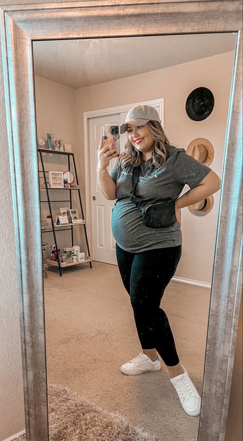 Casual pregnant mom outfit Spring Maternity Outfits Plus Size, Cute Plus Size Maternity Outfits, Pregnant Outfits Plus Size, Curvy Maternity Outfits, Pregnant Leggings Outfit, Summer Pregnancy Outfits Plus Size, Mid Size Maternity Outfits, Mid Size Pregnancy, Mid Size Pregnancy Outfits