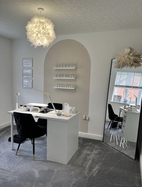 Nail Room Suite, Beauty Space Room Ideas, Salon Suite Decor Nails, Nail Suite Aesthetic, Nail Tech Room Inspiration, Grey Nail Room Ideas, Buety Salon Design, Nail And Spa Salon Ideas, Luxury Office Bathroom