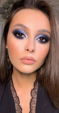 Gorgeous Wedding Makeup, Blue Makeup Looks, Makijaż Smokey Eye, Evening Makeup, Wedding Makeup Looks, Bridal Makeup Looks, Nude Makeup, Blue Eyeshadow, Eye Makeup Remover