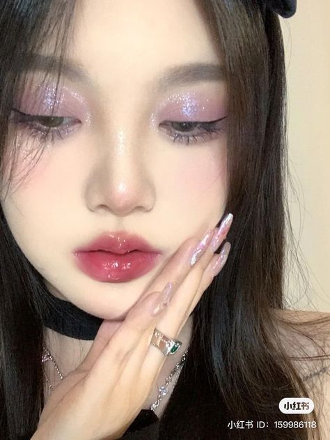 douyin makeup cute Purple Makeup Looks Asian, Chinese Smokey Eye Makeup, Purple Eye Makeup Douyin, Korean Purple Makeup, Douyin Makeup Purple, Starfish Makeup, Pastel Purple Makeup, Purple Douyin Makeup, Soft Purple Makeup