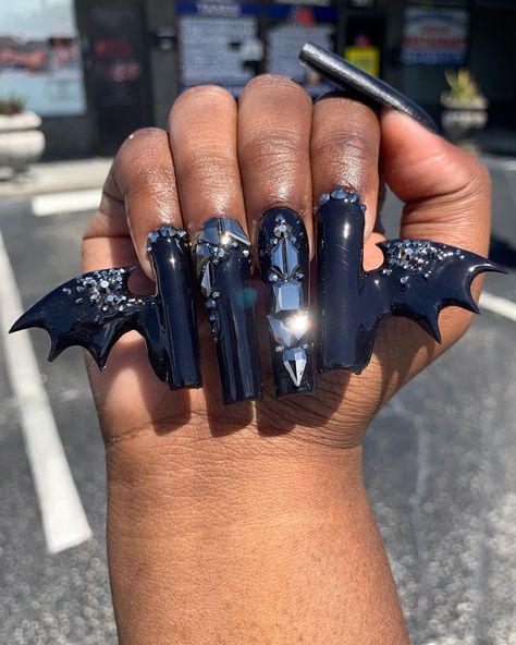 Bat Tip Nails, Nail Bat Aesthetic, French Tip Bat Nails, Halloween Bat Nails Acrylic, Bat Stilleto Nails, Wing Nails, Bat Nails, Florida Nails, Stilleto Nails Designs