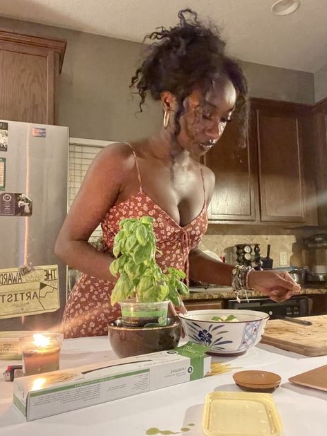 In Your 30s Aesthetic, 30 Year Old Women Aesthetic, Feminine Energy Black Women, Single Lifestyle, Italy Birthday, Ready Made Meals, Motivational Aesthetic, Blessed Girl, Femininity Aesthetic