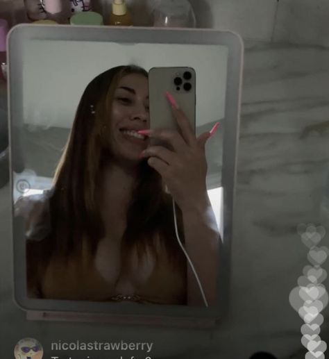 Kali Uchis Mirror Selfie, Kali Uchis Selfie, Kali Uchis Rare, Xitlali Core, Kali Uchis Instagram, Kail Uchis, Mother Kali, Kali Uchis, Fashion Organization