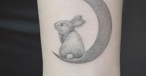 Tattoo Artist: East. Tags: styles, Fine Line, Animals, Rabbits, Astronomy, Moons. Body parts: Forearm. Hase Tattoos, Tatoo Dog, Small Animal Tattoos, Tiny Wrist Tattoos, Bunny Tattoos, Small Rabbit, Rabbit Tattoos, Moon Tattoo Designs, Inspiration Tattoos