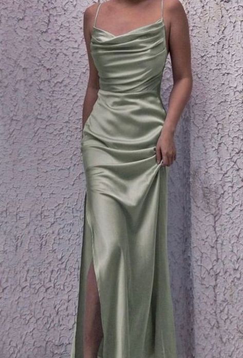 Green Graduation Dress, Green Dress Simple, Black Prom Dresses Black Women, Satin Dress Aesthetic, Silk Green Dress, Prom Dresses Black Women, Simple Satin, Light Green Dress, Green Satin Dress