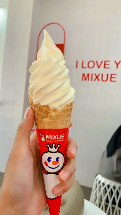 Foto Ice Cream Mixue Aesthetic, Es Cream Mixue Aesthetic, Es Krim Mix Xue, Mixte Ice Cream, Ice Cream Mixue, Tea Logo, Edelweiss Flower, Food Goals, Korean Food