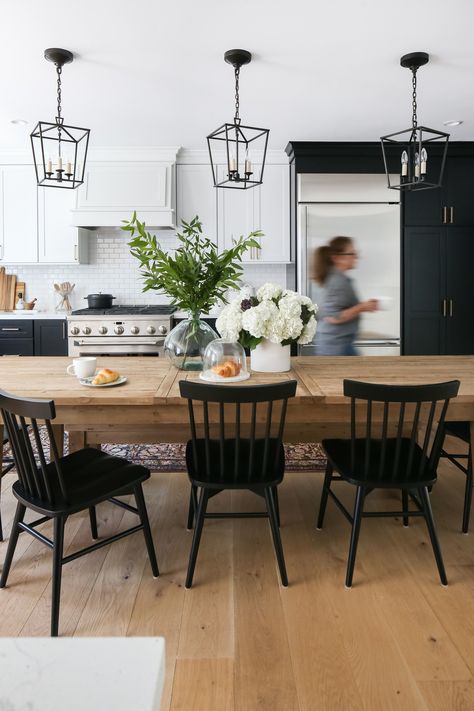 Kitchen Soffit, Black Chairs, Kitchen Dinning Room, Modern Farmhouse Design, Kitchen Dinning, Farmhouse Interior, Dining Room Inspiration, Modern Farmhouse Kitchens, Small Dining