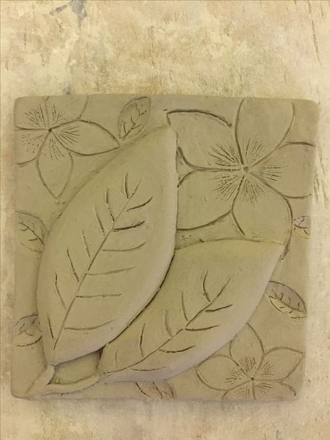 Slab Relief Ideas, Clay Tiles Designs Easy, Relief Tiles Ceramics Ideas, Clay Tile Ideas, Relief Sculpture Ideas, Clay Slabs Designs, Clay Relief Tiles, Sun Ceramics, Cardboard Relief