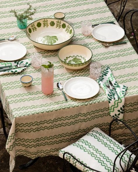 Bonnie and Neil (@bonnieandneil) • Instagram photos and videos Dining Room Tablecloth, Pineapple Yellow, Painted Patterns, Bonnie And Neil, Table Wear, Green Plates, Living Room Cushions, Tropical Patterns, Functional Food