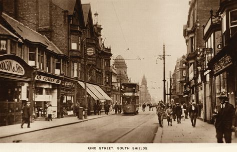 South Tyneside, Royal Hotel, Old Photographs, Local History, Book Show, Bw Photo, Photo Mugs, Old Pictures, Early 20th Century