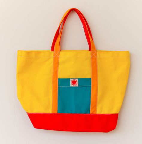 Pacific Tote Co. (Romen Coppola's company) Color Block Tote Bag, Canvas Bag Design, Color Block Tote, Chalk Bags, Bag Obsession, Gear Bag, Patchwork Bags, Quilted Bag, Clutch Purse