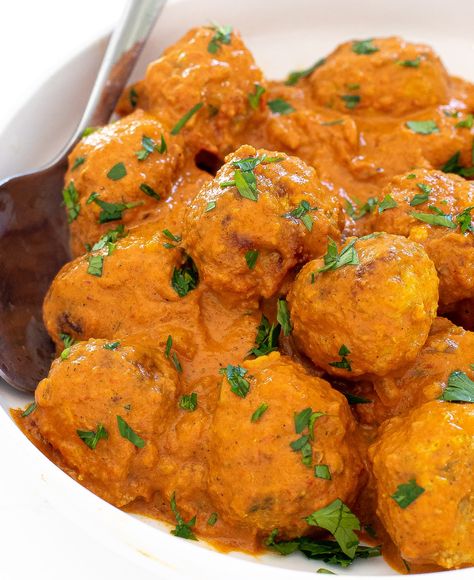 Butter Chicken Meatballs - Chef Savvy Butter Chicken Meatballs, Turkey Meatball Soup, Meatball Stroganoff, Butter Chicken Sauce, Salisbury Steak Meatballs, Chef Savvy, Butter Chicken Curry, Red Curry Chicken, Chicken Meatball Recipes