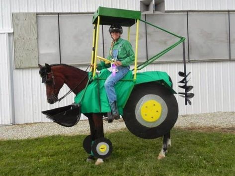 Horse Halloween costumes are a thing. Discuss. Horse Halloween Ideas, Horse Fancy Dress, Horse Halloween Costumes, Pet Pug, Horse Costumes, Funny Horses, Horse And Rider, Funny Horse, Dog Costumes