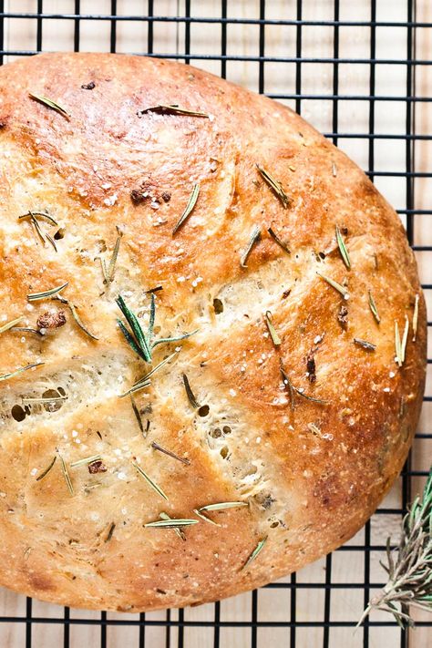 Garlic Rosemary Bread, Bread Rosemary, Restaurant Bread, Rosemary Garlic Bread, Bread Garlic, Rosemary Bread, Rosemary Herb, Chewy Bread, A Loaf Of Bread