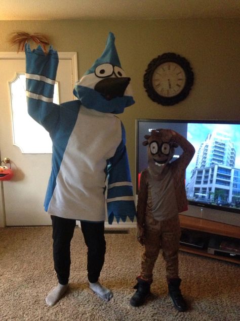 Regular Show Halloween Costumes, Regular Show Shirt, Cartoon Network Halloween Costumes, Mordecai And Rigby Halloween Costume, Regular Show Halloween, Trashy 2010s, Regular Show Costumes, Halloween Costumes Cartoon, Rigby Regular Show