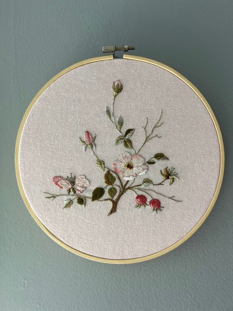 Spring is in air Start Of Spring, Diy Broderie, Diy Embroidery Designs, Embroidered Roses, Hand Embroidery Tutorial, Embroidery Stitches Tutorial, Creative Embroidery, Cute Embroidery, Sewing Embroidery Designs