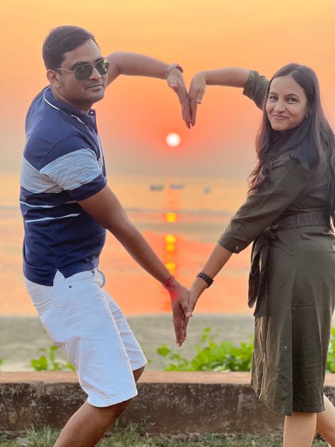 Sun set pic Photo Poses, Aesthetic Pictures, Couple Photos