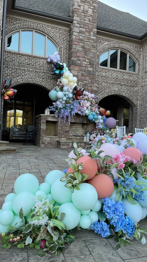 Balloon Displays, Table For 12, Balloons Decor, Shower Balloons, Spring Formal, Beautiful Decorations, Balloon Display, Balloon Installation, Balloon Ideas