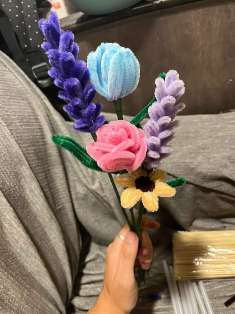 How To Make Flowers With Pipe Cleaners, Pipecleaners Flowers, Pipecleaner Flowers How To Make, Pipecleaners Flowers Bouquet, Pipe Cleaners Flowers, Things To Make With Pipe Cleaners, Pipecleaner Ideas, Pipecleaners Crafts, Pipe Cleaner Flower Bouquet