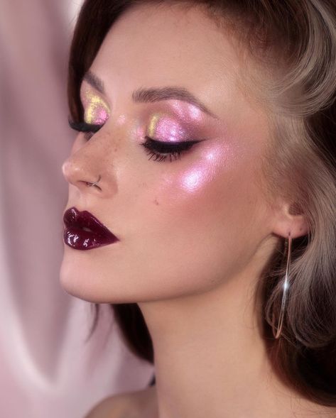 Katie Herron on Instagram: “Some more multichrome goodness wearing moonstone shade ‘Drama Queen’ * from @karlacosmetics 🌼 Swipe for that temple highlight I can’t stop…” Katie Herron, Punk Makeup, Opal Moonstone, Queen Makeup, Edgy Makeup, Drama Queen, Glowing Makeup, Makeup Blog, Dramatic Look