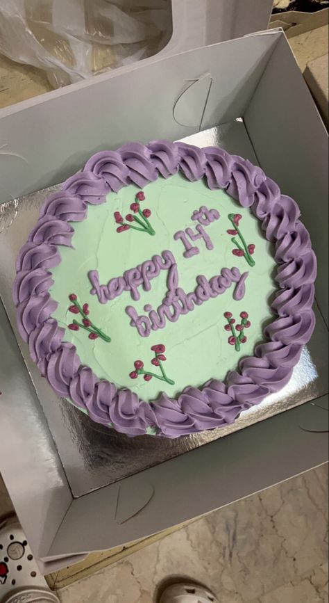 birthday cake Vintage Cake Purple Green, Sage Green And Lilac Party Decor, Purple And Green Birthday Cake, Green And Purple Birthday, Green And Purple Cake, Lavender Birthday Cake, Sage Green And Lavender, Purple Birthday Decorations, Bday Picnic