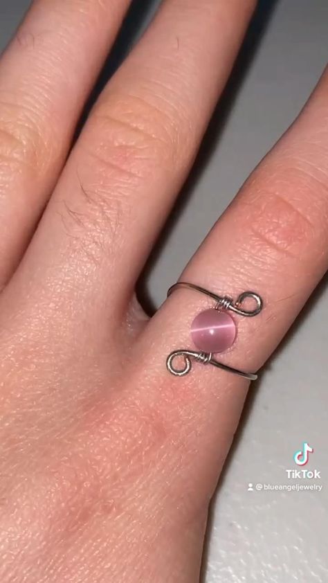 Ring With Wire Diy, How To Make A Heart Ring Out Of Wire, Wire Crafts Rings, Wire Handmade Jewelry, How To Make Jewelry With Wire, Rings Making Ideas, Homemade Jewelry Rings, Accessories Diy Handmade, Craft Wire Jewelry