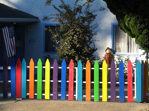 crayon solid Diy Baby Gym, School Garden, Backyard Play, Fence Ideas, Beginner Woodworking Projects, Wall Backdrops, Community Gardening, Wood Working For Beginners, School Decorations