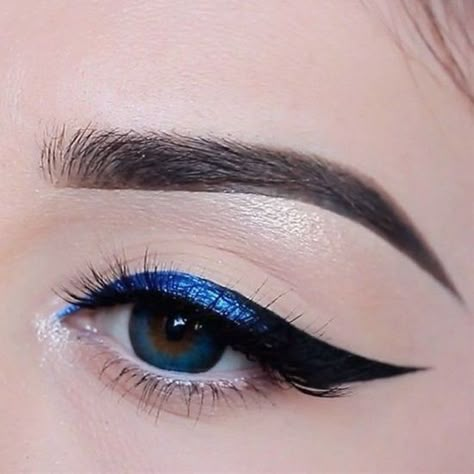 Black Hair Makeup, Sparkly Eyeshadow, Metallic Makeup, Dramatic Eye Makeup, Blue Eyeliner, Dramatic Eyes, Colored Eyeliner, Urban Decay Makeup, No Eyeliner Makeup