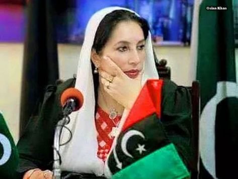 Benazir Bhutto Pics, Benazir Bhutto, Bilawal Bhutto Zardari, Imran Khan Photos, Pakistani People, New Hd Pic, Compound Wall Design, Army Clothes, Hd Pic