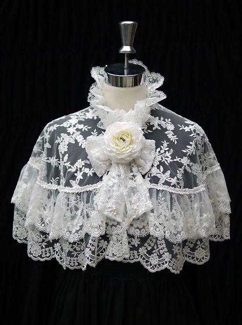 Lace Capelet, Detail Couture, Gothic Mode, Lace Cape, Old Fashion Dresses, Frou Frou, Styl Retro, 가을 패션, Fantasy Clothing