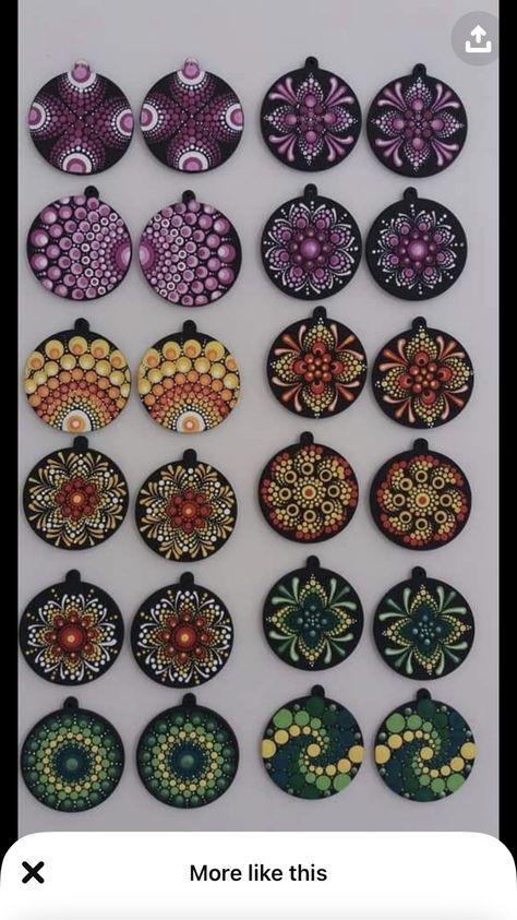 Christmas Mandala, Mandala Jewelry, Mandala Painted Rocks, Mandala Rock Art, Mandala Design Pattern, Mandala Art Lesson, Tassen Design, Painted Christmas Ornaments, Mandala Artwork