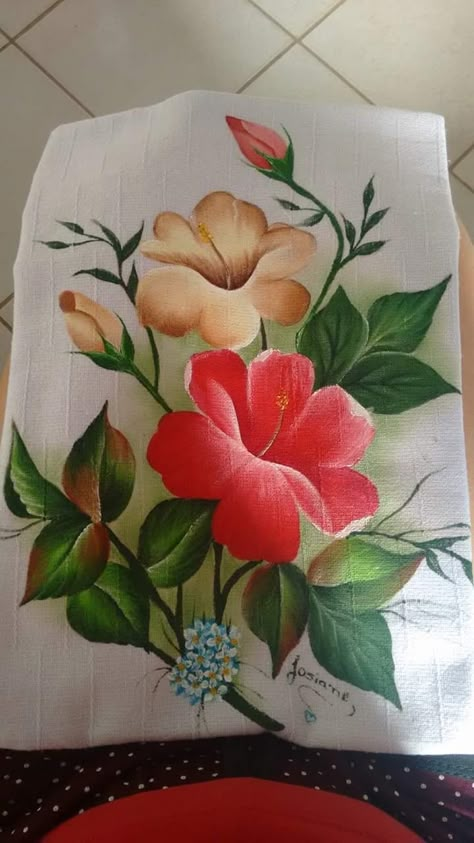 Una flor roja y amarello Fiori Frangipani, Dress Painting, Fabric Paint Designs, Hand Painted Clothing, Wood Ceiling, Interior Painting, Room Paint Colors, Interior Paint Colors, Apron Designs