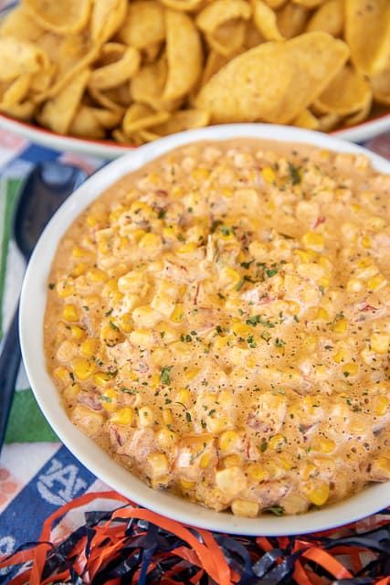 Warm Spicy Corn Dip - SOOOO good! Corn, cream cheese, cumin, chili powder, garlic, and Rotel tomatoes. Ready in under 10 minutes. Can make on the stove, in the microwave or in the crockpot. Great for parties! There is never any left!! #partyfood #dip #tailgating #holiday #microwave #crockpot Warm Corn Dip, Corn Cream Cheese, Spicy Corn Dip, Mexican Corn Dip, Corn Cream, Football Food Appetizers, Hot Corn Dip, Football Friday, Thanksgiving Appetizers Easy