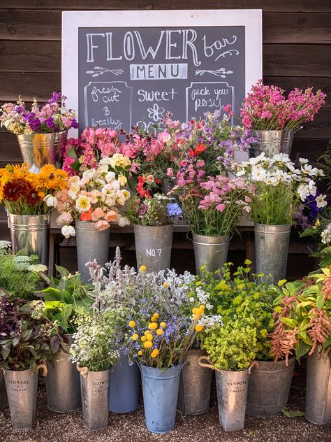 Farmers Market Stand, Farmers Market Flowers, Farmers Market Display, Flower Shop Decor, Fresh Flower Market, Cut Flower Farm, Flower Truck, Flower Business, Flower Cart