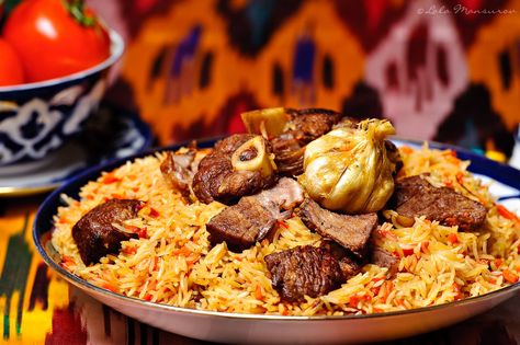 Plov - Uzbek Traditional Food   So tasty - it is tradition to make this dish every thursday and is usually prepared with lamb.     Source: lola-elise.com Uzbekistan Food, Ukrainian Recipes, Russian Recipes, Authentic Recipes, Rice Dishes, Iftar, Biryani, Traditional Food, Indian Food Recipes