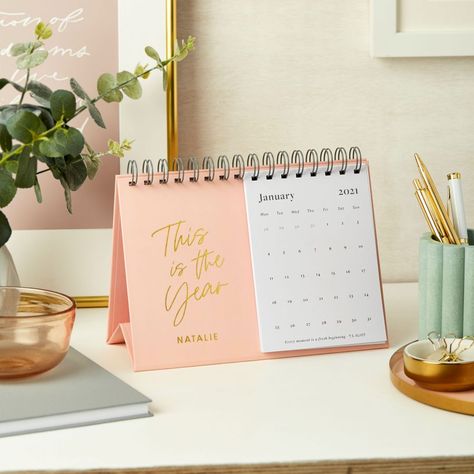 Organise Your Day, Copper Foiling, Desk Calendar Design, Table Calendar, Creative Calendar, Luxury Pens, Desk Sign, Desk Calendar, Calendar Pages