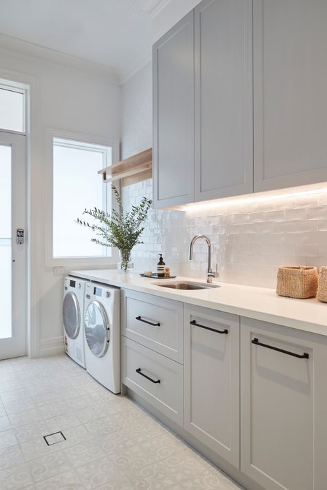 Hamptons Laundry Room, Hampton Laundry, Laundry Makeover, Cottagecore Kitchen, White Laundry Rooms, Pantry Laundry, Dream Laundry Room, White Laundry, Laundry Room Layouts