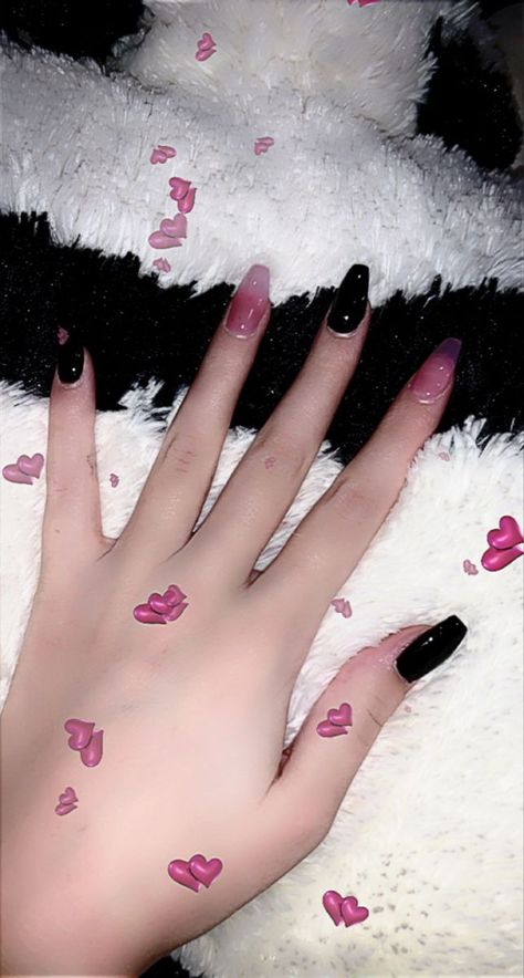 emo alt goth nail inspiration black and pink acrylic gel ideas cute lil peep indie drainer filter pillow pet white girl fasion style Black And Pink Aesthetic Nails, Cute Emo Nails Acrylic, Emo Nails Aesthetic, Alt Pink Nails, Alt Gel Nails, Nail Ideas Alt, Pink Alt Nails, Black Alt Nails, Draculaura Nails Acrylic