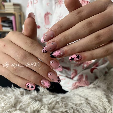 Black&pink nails Pink Nails Black Design, Black And Pink Short Nails, Black And Pink Gel Nails, Pink And Black Short Nails, Black And Pink Acrylics, Black And Baby Pink Nails, Nails Black And Pink, Light Pink And Black Nails, Pink And Black Nails Short