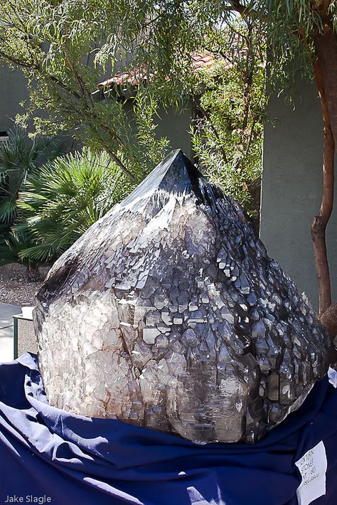 Huge Crystal, Tucson Gem Show, Geology Rocks, Crystal Aesthetic, Woo Hoo, Gem Show, Pretty Rocks, Cool Rocks, Mineral Stone